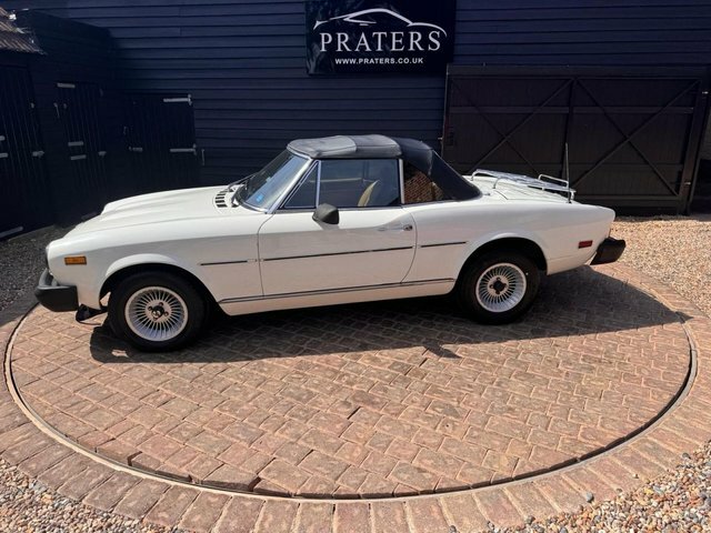 Fiat 124 Spider Hand Drive White #6
