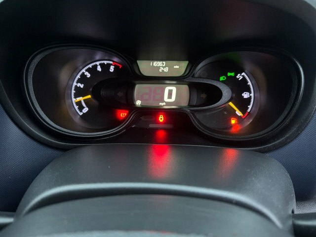 Vauxhall Vivaro Vauxhall Vivaro 2015 1.6 Cdti White #10
