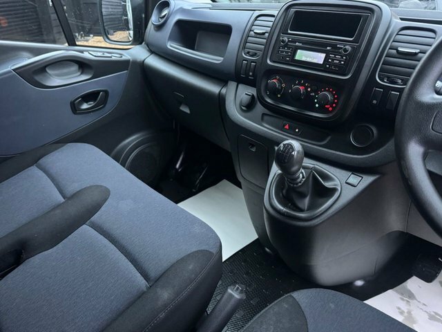 Vauxhall Vivaro Vauxhall Vivaro 2015 1.6 Cdti White #11