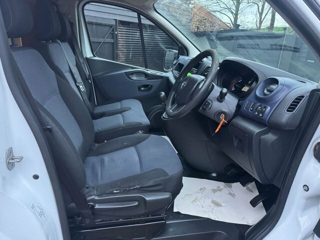 Vauxhall Vivaro Vauxhall Vivaro 2015 1.6 Cdti White #9