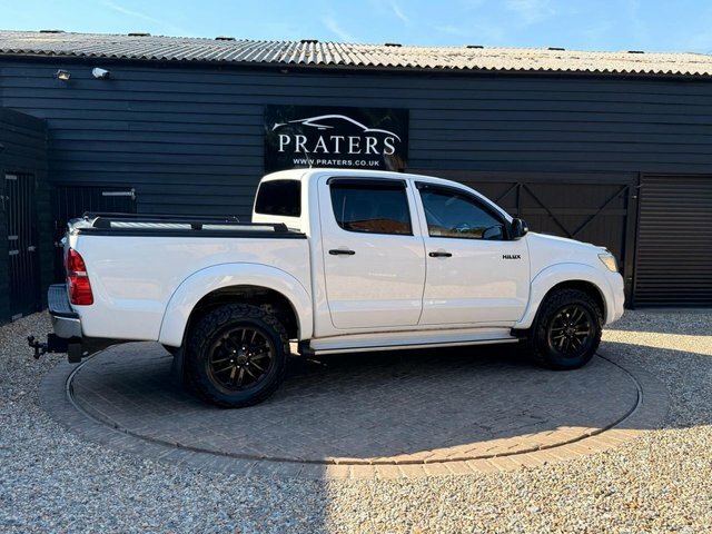 Toyota HILUX D-4d Icon Pickup Double White #6