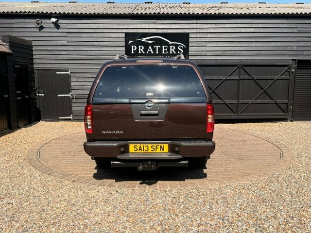 Nissan Navara Dci Platinum Pickup Double Beige #2