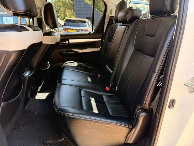 Toyota HILUX Pickup 2.4 D-4d Invincible X 4Wd Euro 6 Tss White #13