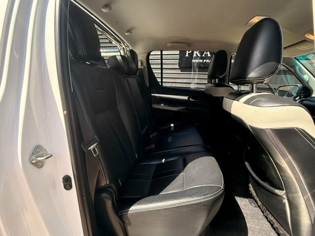 Toyota HILUX Pickup 2.4 D-4d Invincible X 4Wd Euro 6 Tss White #15