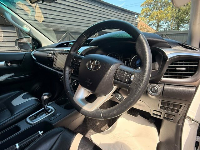 Toyota HILUX Pickup 2.4 D-4d Invincible X 4Wd Euro 6 Tss White #9