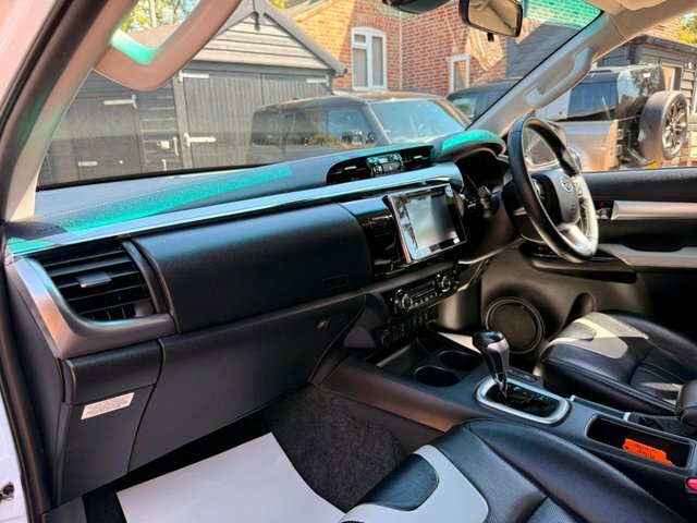 Toyota HILUX Pickup 2.4 D-4d Invincible X 4Wd Euro 6 Tss White #12
