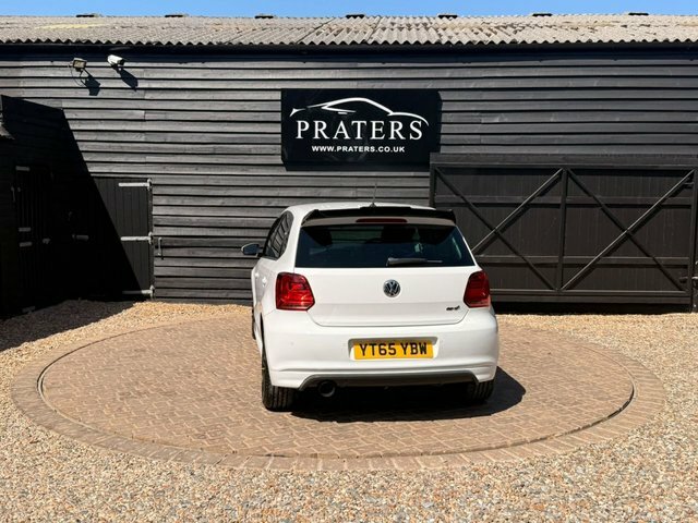 Volkswagen Polo Tsi Bluemotion Tech R-line White