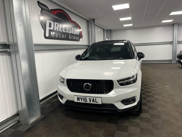 Volvo XC40 T3 R-design Pro White #4