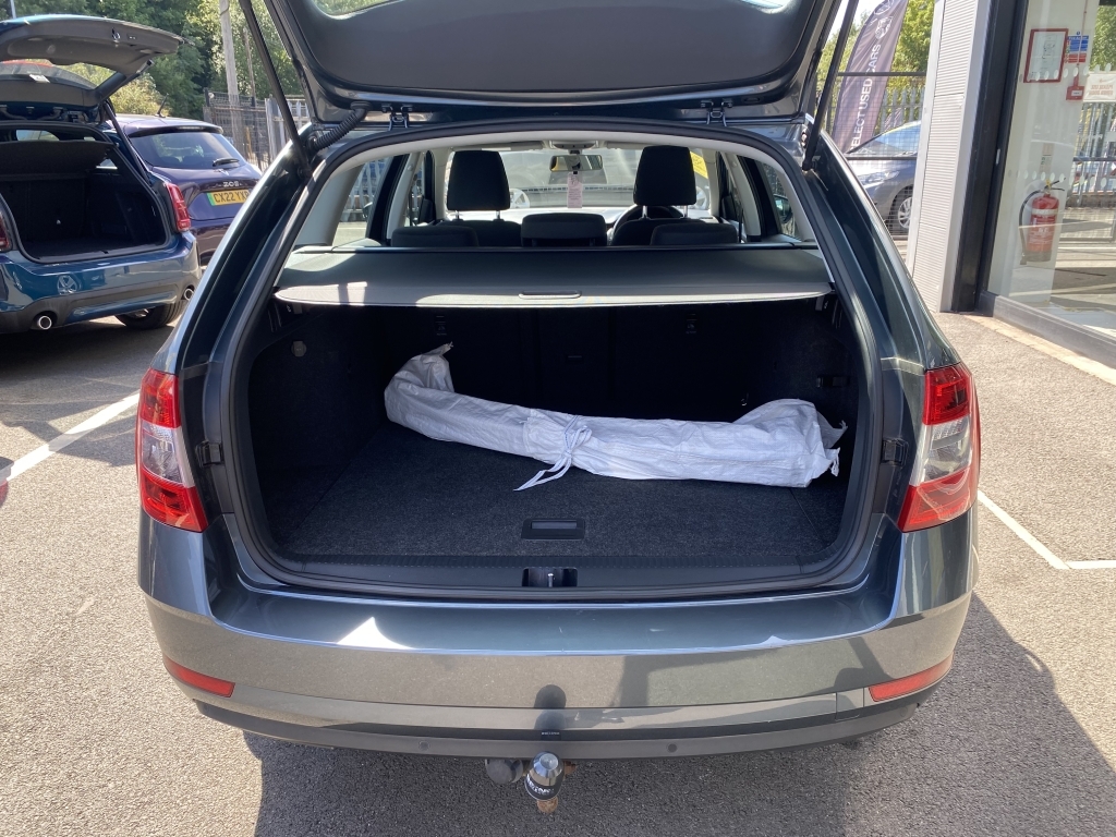 Skoda Octavia 1.5 Se Tsi Grey #6