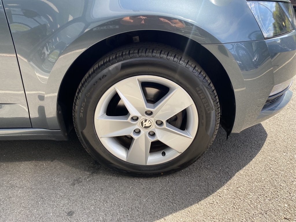 Skoda Octavia 1.5 Se Tsi Grey #3