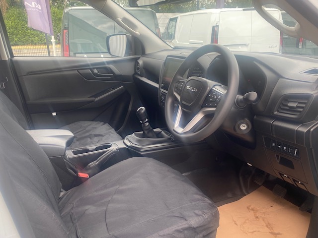 Isuzu D-Max Pickup MK75ZWX White #3