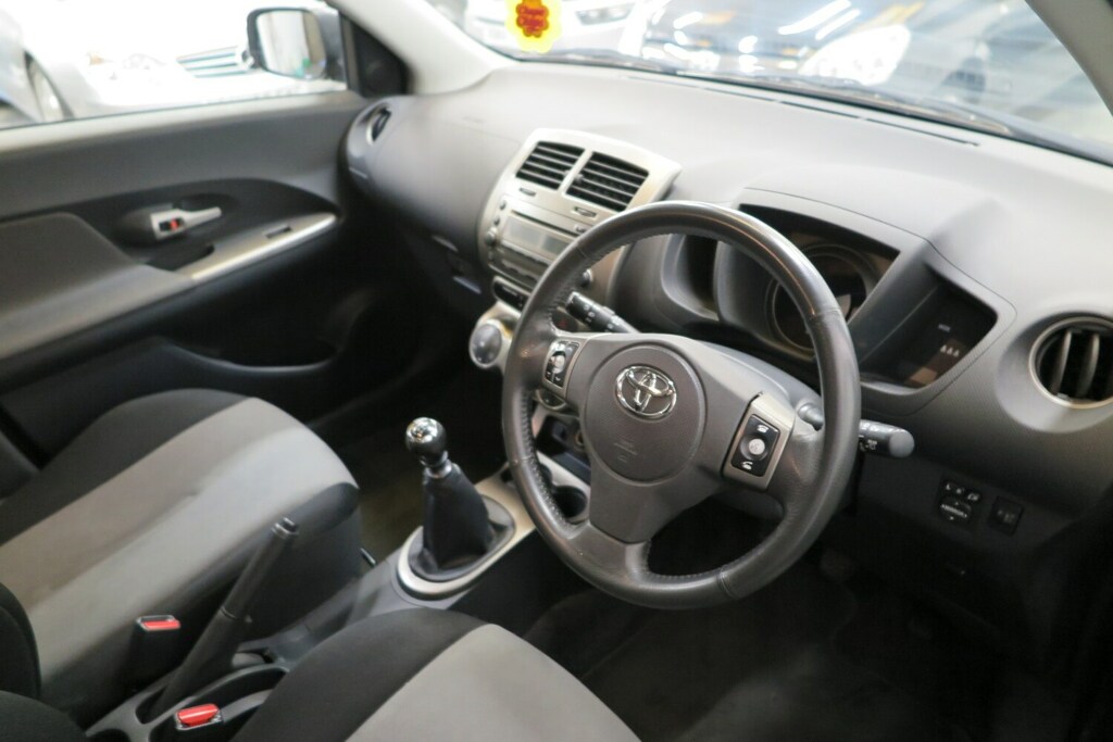 Toyota Urban Cruiser D-4d Silver #8
