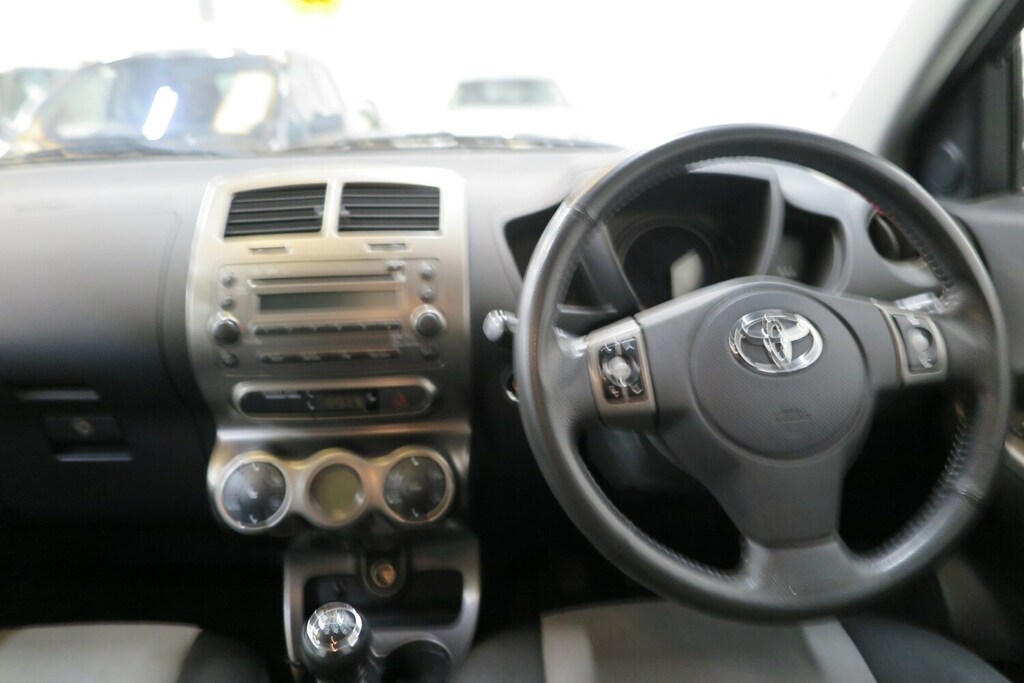 Toyota Urban Cruiser D-4d Silver #7