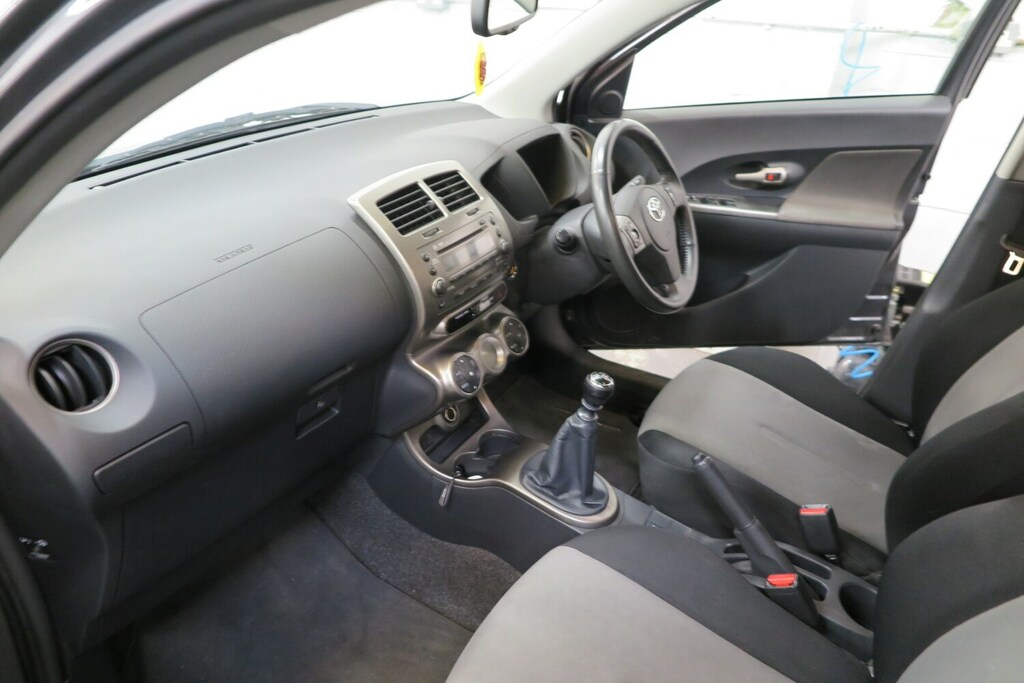 Toyota Urban Cruiser D-4d Silver #9