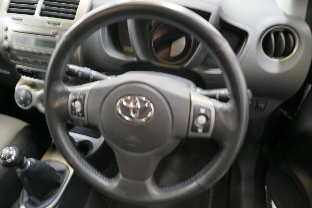 Toyota Urban Cruiser D-4d Silver #10