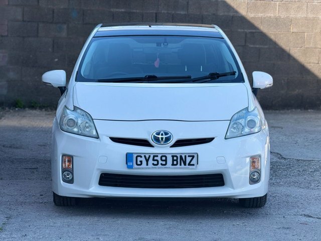 Toyota Prius Vvt-h T Spirit Hatchback White #2