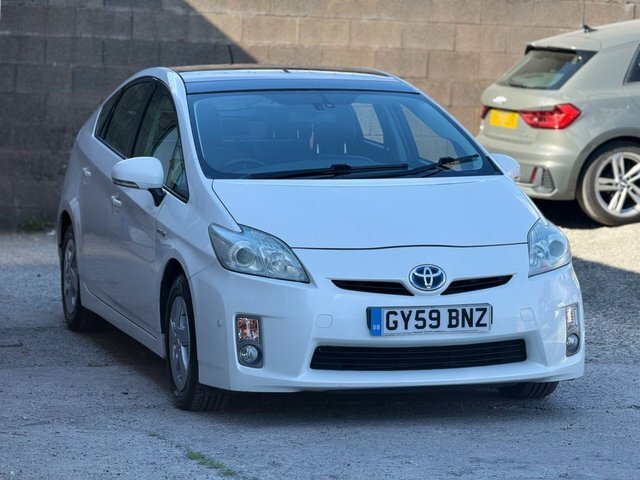 Toyota Prius Vvt-h T Spirit Hatchback White #3
