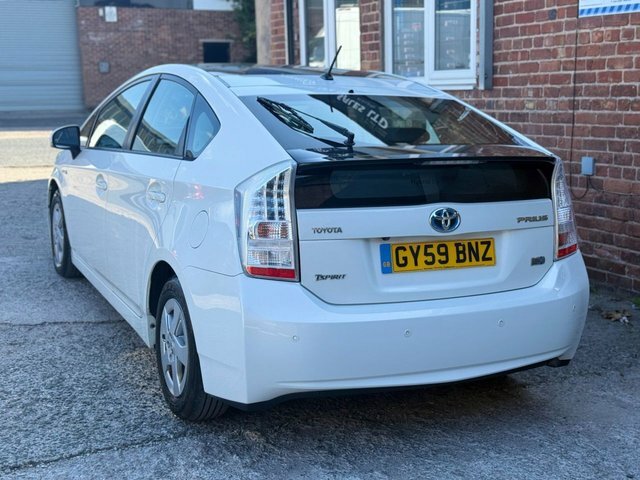 Toyota Prius Vvt-h T Spirit Hatchback White #5