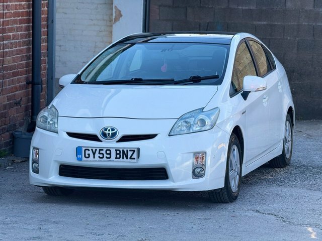Toyota Prius Vvt-h T Spirit Hatchback White