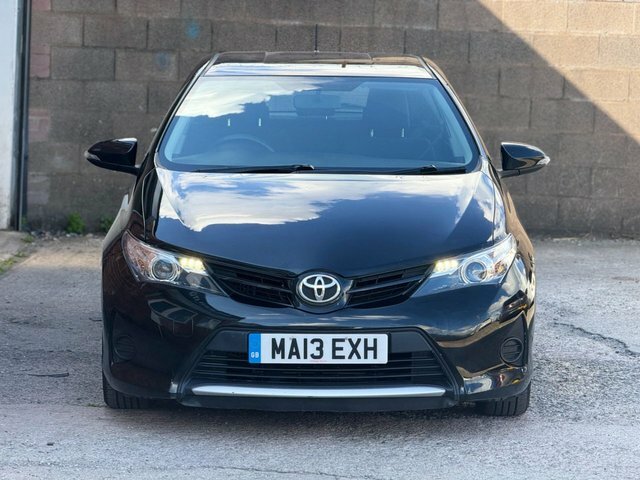 Toyota Auris D-4d Active Hatchback Black #2