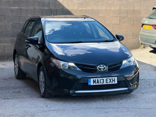 Toyota Auris D-4d Active Hatchback Black #3
