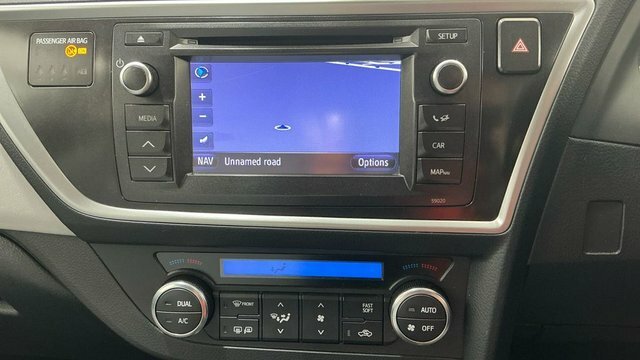 Toyota Auris Toyota Hatchback 1.6 V-matic Excel  #7