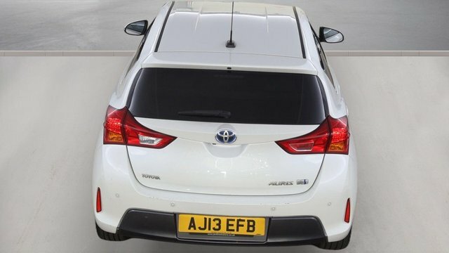 Toyota Auris Vvt-h Excel Hatchback White #5
