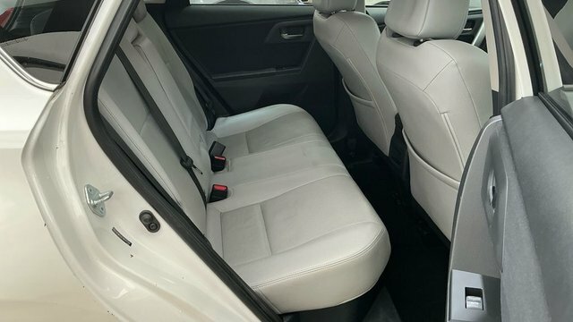 Toyota Auris Toyota Hatchback 1.6 V-matic Excel  #9