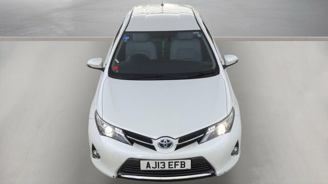 Toyota Auris Vvt-h Excel Hatchback White #2