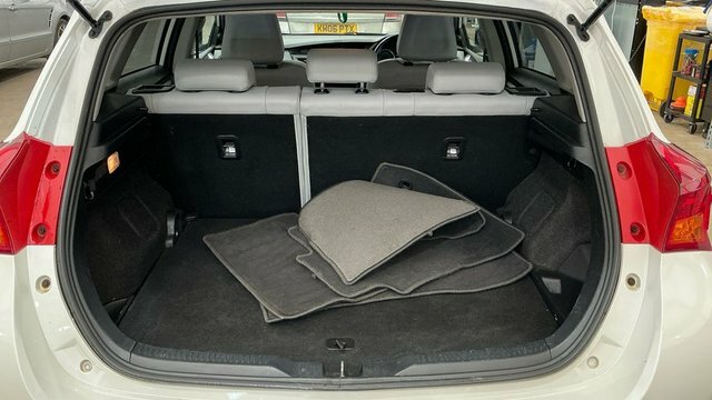 Toyota Auris Toyota Hatchback 1.6 V-matic Excel  #10