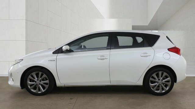 Toyota Auris Vvt-h Excel Hatchback White #3