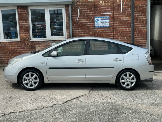 Toyota Prius T Spirit Hatchback Silver #4