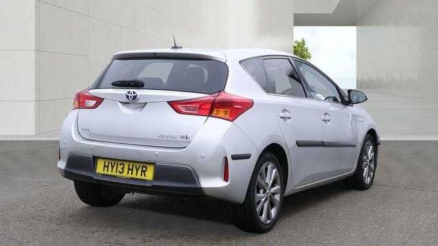 Toyota Auris Vvt-h Excel Hatchback Silver #6