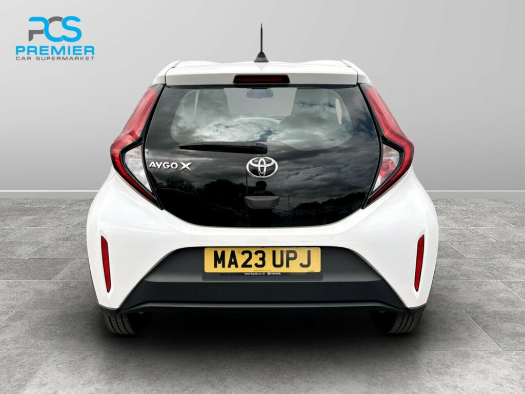 Toyota Aygo X Vvt-i Pure MA23UPJ White #3