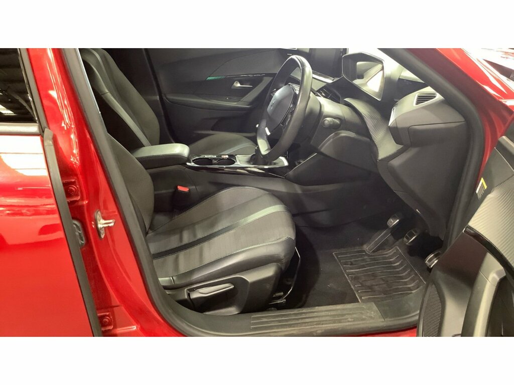 Peugeot 2008 Puretech Allure Premium Red #3