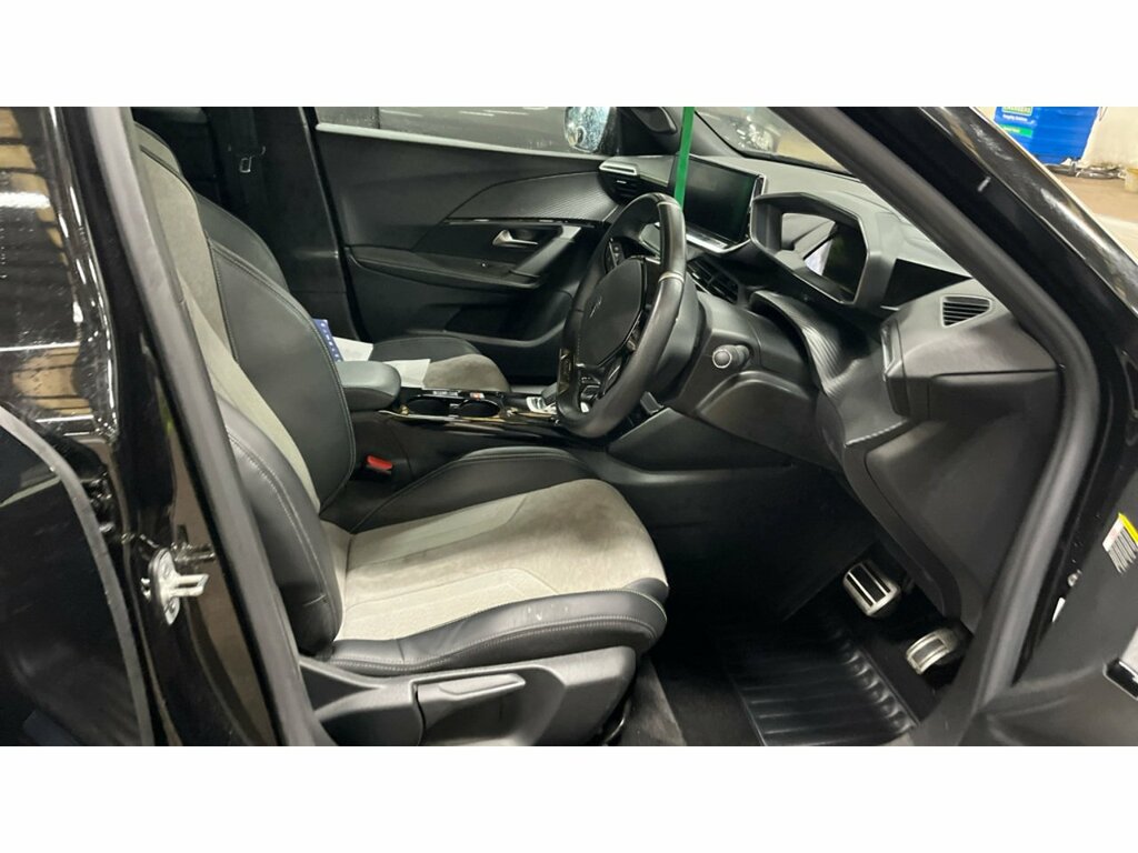 Peugeot e-2008 Gt Premium Black #3