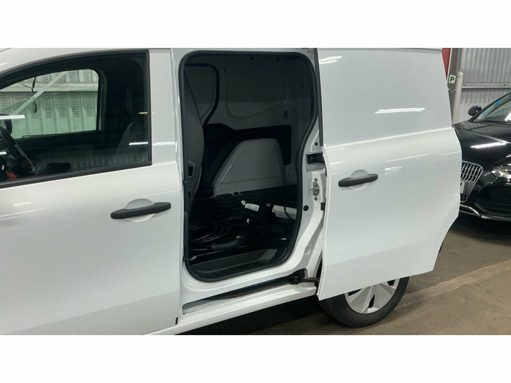 Nissan TOWNSTAR 45Kw Tekna L1 Van With Sat Nav And Rear View Black #9