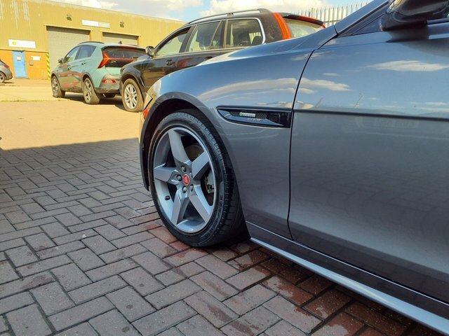 Jaguar XE 2.0D Portfolio Euro 6 Ss 201717 Red #19