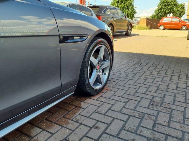 Jaguar XE 2.0D Portfolio Euro 6 Ss 201717 Red #20