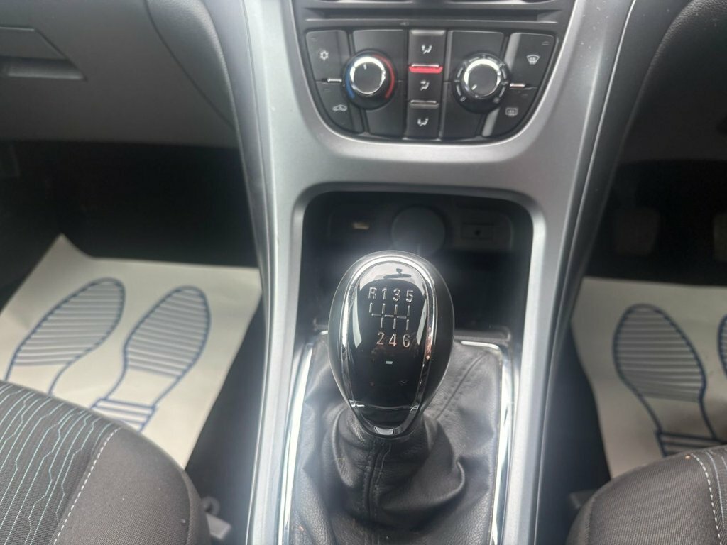 Vauxhall Astra GTC Gtc 1.4I Turbo Sri Euro 6 Ss White #11