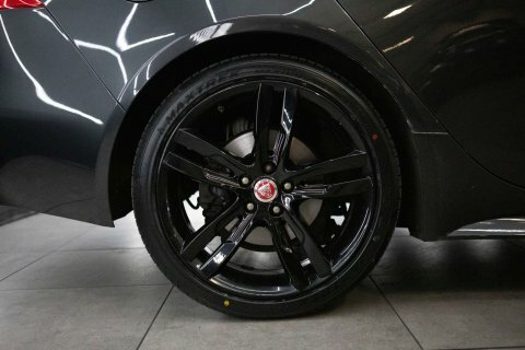 Jaguar XE 2.0D Prestige Saloon Euro 6 Ss Red #9