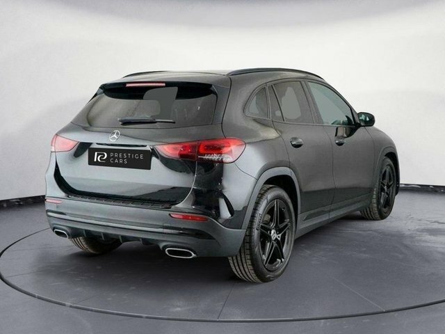 Mercedes-Benz GLA Class Gla200 Amg Line Executive Black #2