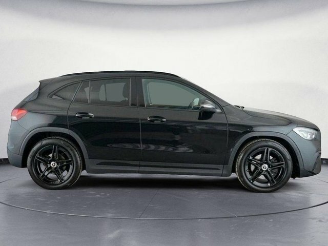 Mercedes-Benz GLA Class Gla200 Amg Line Executive Black #3