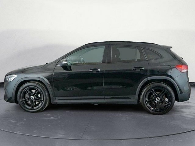 Mercedes-Benz GLA Class Gla200 Amg Line Executive Black #4
