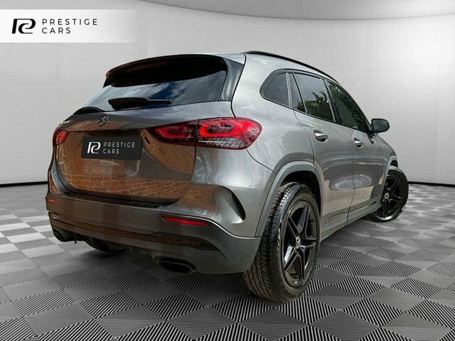 Mercedes-Benz GLA Class Gla180 Amg Line Executive Black #2