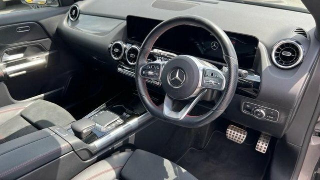 Mercedes-Benz GLA Class Gla180 Amg Line Executive Black #6
