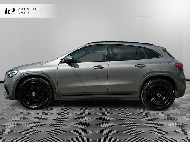 Mercedes-Benz GLA Class Gla180 Amg Line Executive Black #4