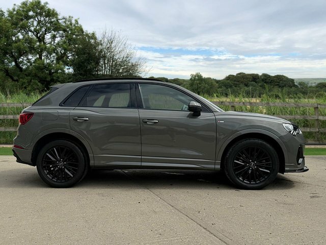 Audi Q3 Tfsie 45 S Line Black #4