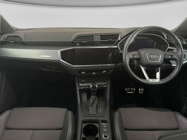 Audi Q3 Tfsie 45 S Line Black #6