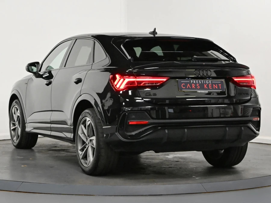 Audi Q3 1.5 Tfsi Cod 35 Black Edition Sportback Black #3